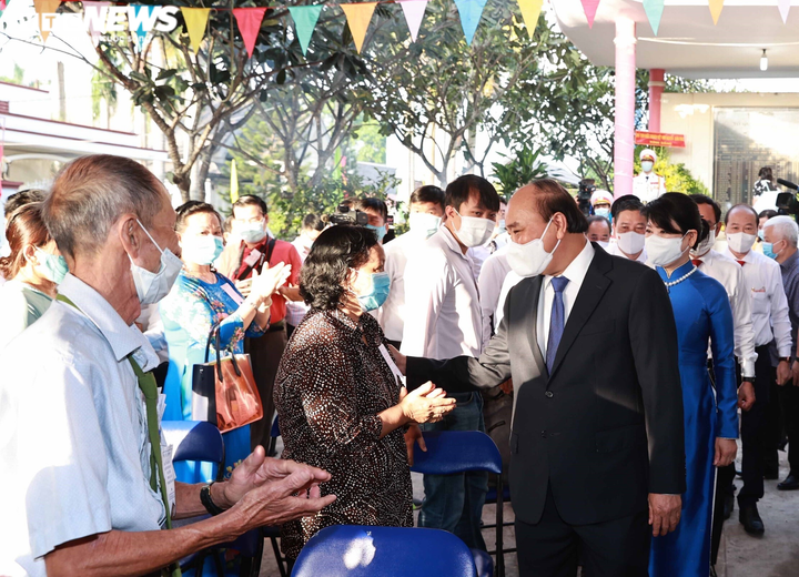Ảnh: Lãnh đạo Đảng, Nhà nước đi bầu cử, thực hiện quyền, nghĩa vụ công dân - 4