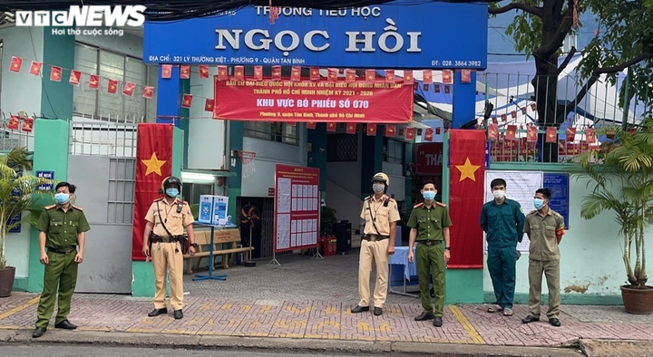 CSGT TP.HCM ra quân đảm bảo an ninh trong ngày bầu cử - 3