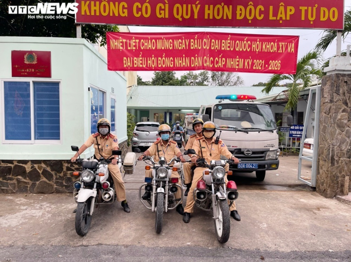 CSGT TP.HCM ra quân đảm bảo an ninh trong ngày bầu cử - 4