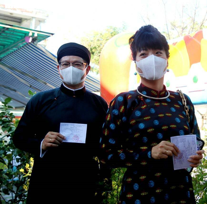 Ảnh: Cán bộ ở Huế mặc áo dài ngũ thân đi bầu ĐBQH và HĐND các cấp - 4