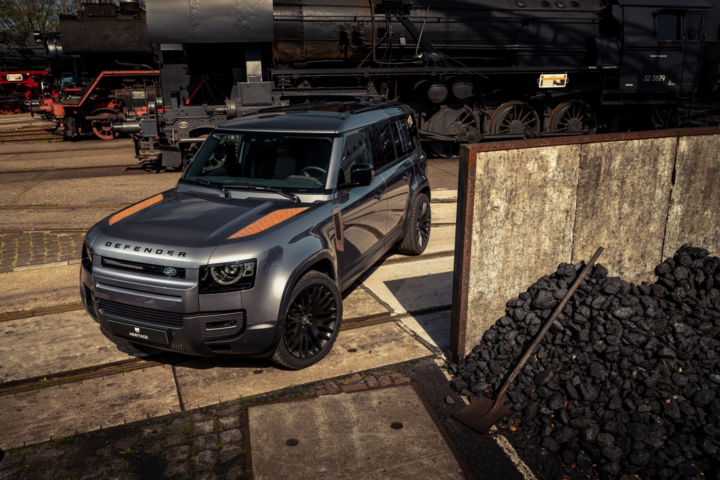 Land Rover Defender mới 'độ' cực độc - 1