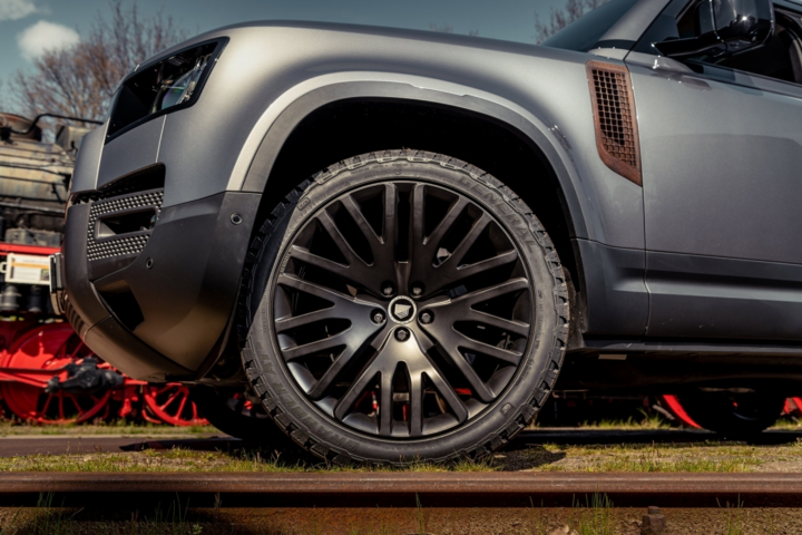 Land Rover Defender mới 'độ' cực độc - 9
