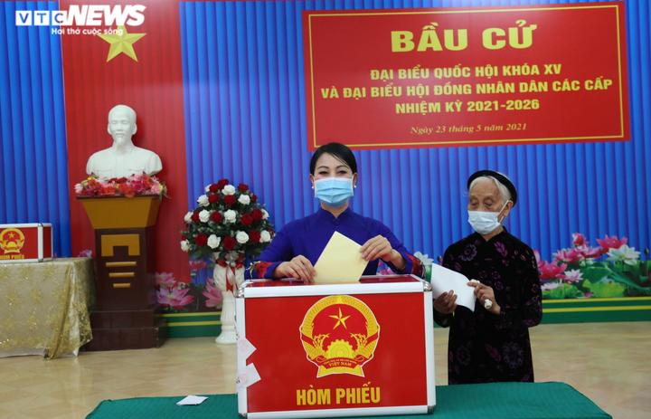 Trực tiếp: Gần 70 triệu cử tri cả nước đi bỏ phiếu bầu ĐBQH và HĐND các cấp - 57