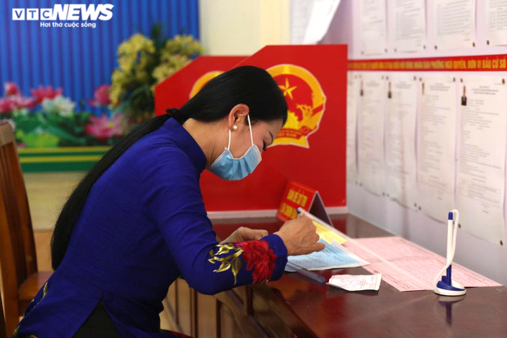 Trực tiếp: Gần 70 triệu cử tri cả nước đi bỏ phiếu bầu ĐBQH và HĐND các cấp - 56