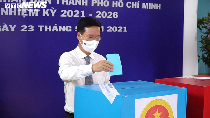 Ảnh: Lãnh đạo Đảng, Nhà nước đi bầu cử, thực hiện quyền, nghĩa vụ công dân - 10