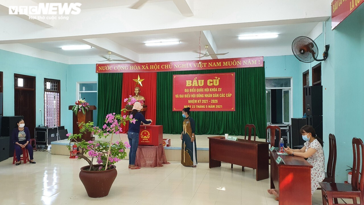 Trực tiếp: Gần 70 triệu cử tri cả nước đi bỏ phiếu bầu ĐBQH và HĐND các cấp - 52