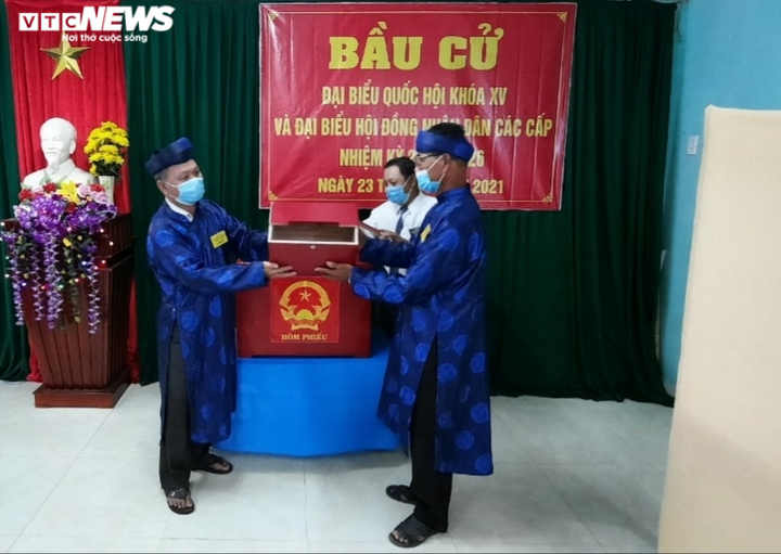 Trực tiếp: Gần 70 triệu cử tri cả nước đi bỏ phiếu bầu ĐBQH và HĐND các cấp - 49