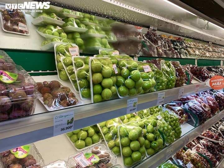 Vải đầu mùa bán tràn Hà Nội: Hút khách từ 'chợ mạng', ven đường đến siêu thị - 14