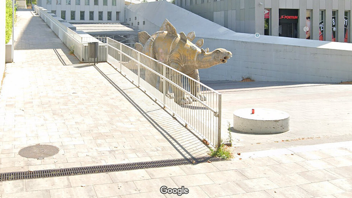 Kinh hãi phát hiện thi thể người trong tượng khủng long - 1