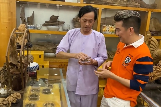 Là 'thầy' dạy Đàm Vĩnh Hưng chơi kim cương, danh hài Hoài Linh giàu có cỡ nào? - 4