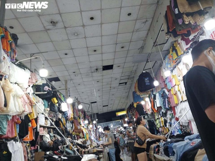 Trung tâm mua sắm giá rẻ ở Huế không tuân thủ biện pháp phòng dịch COVID-19 - 2