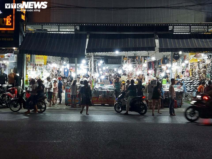 Trung tâm mua sắm giá rẻ ở Huế không tuân thủ biện pháp phòng dịch COVID-19 - 1