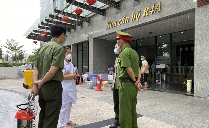 Hà Nội: Một số chiến sĩ công an là F1 của ca nhiễm COVID-19 ở Goldmark City - 1