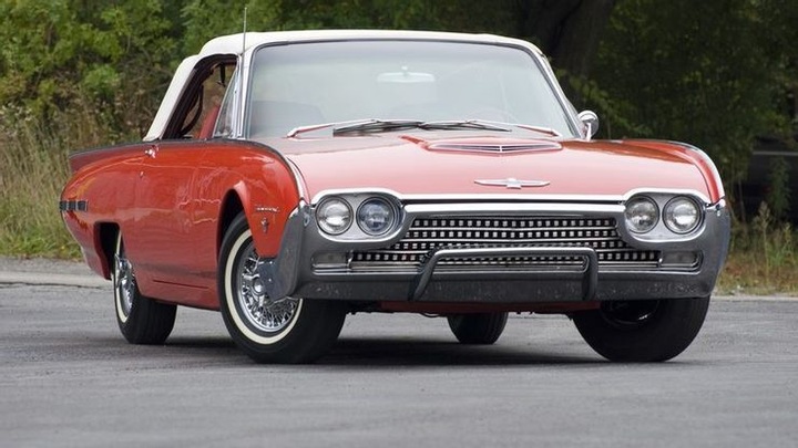 5 xe cổ ngoại hình xấu xí nhưng giá cao - 1