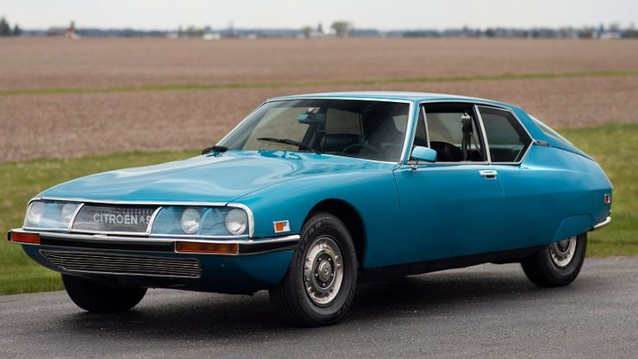 5 xe cổ ngoại hình xấu xí nhưng giá cao - 3