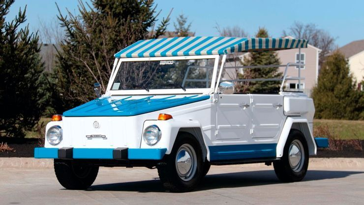 5 xe cổ ngoại hình xấu xí nhưng giá cao - 4