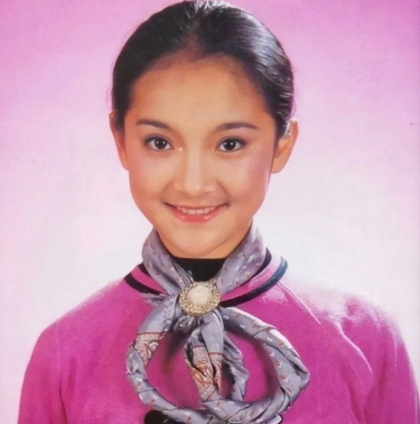 Dân mạng phát sốt với loạt ảnh thời thơ ấu và hoa niên của Châu Tấn - 4