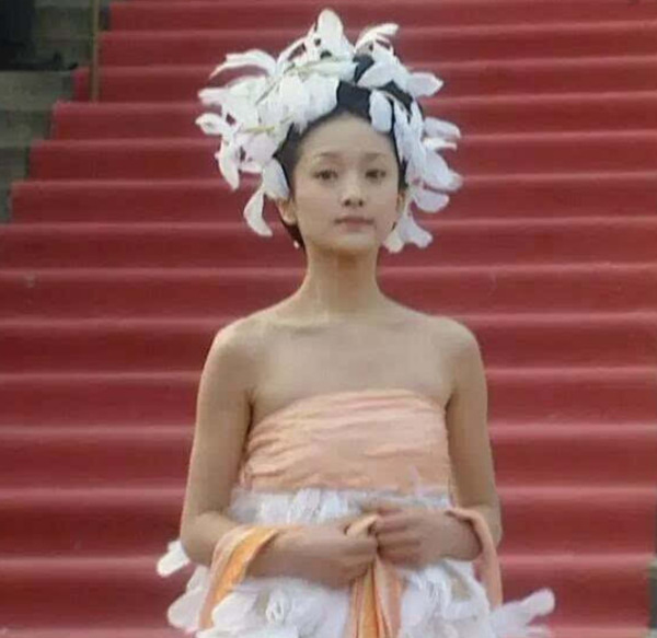 Dân mạng phát sốt với loạt ảnh thời thơ ấu và hoa niên của Châu Tấn - 6