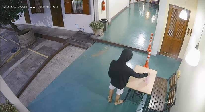 Bị truy tìm vì ăn cắp vòng của mèo, kẻ trộm trả lại đồ kèm theo tiền lãi - 5