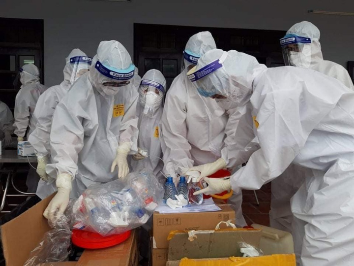 19.000 người Bắc Giang được test nhanh COVID-19 - 1