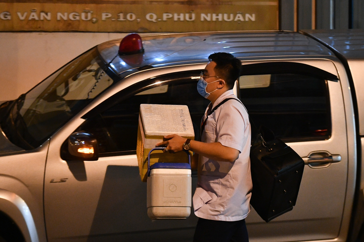 Lãnh đạo Sở Y tế chỉ đạo truy vết tại tòa nhà văn phòng ở Phú Nhuận, TP.HCM - 3