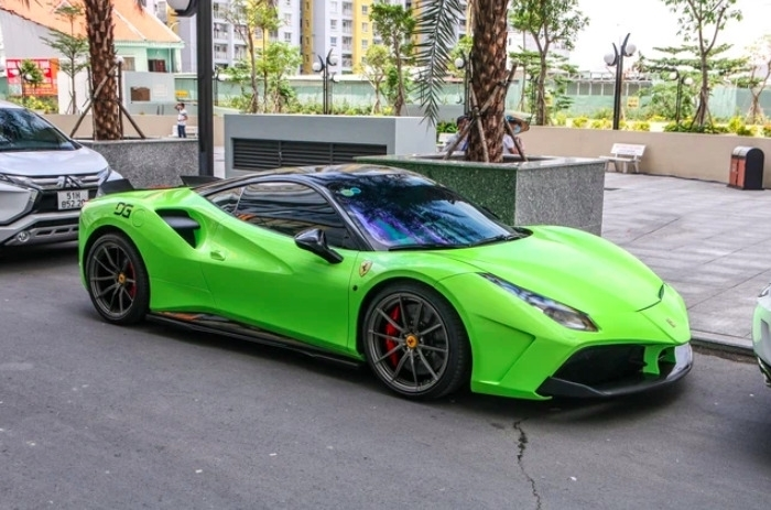 Tài xế siêu xe Ferrari lăng mạ CSGT TP.HCM bị khởi tố, phạt hơn 11 triệu đồng - 2