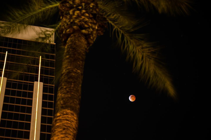 Hiện tượng siêu trăng máu có ảnh hưởng gì đến con người và Trái Đất? - 6