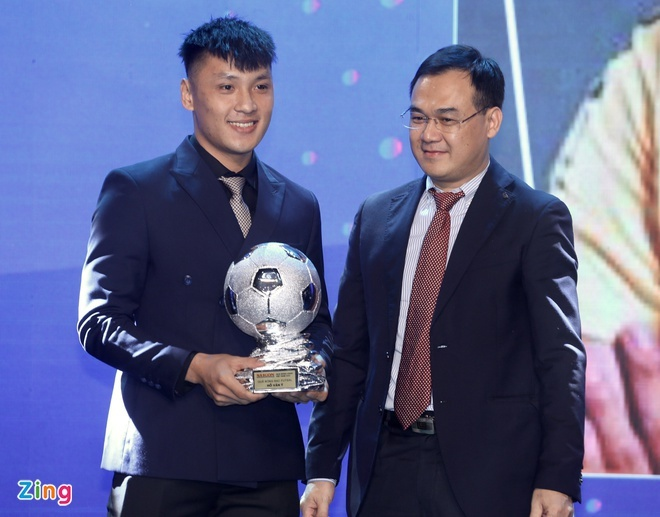 Thủ môn Hồ Văn Ý trưởng thành từ những trận bóng nhựa - 1