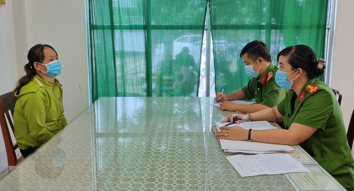 Đề nghị truy tố người mẹ nhẫn tâm ném con trai mới sinh xuống sông - 1