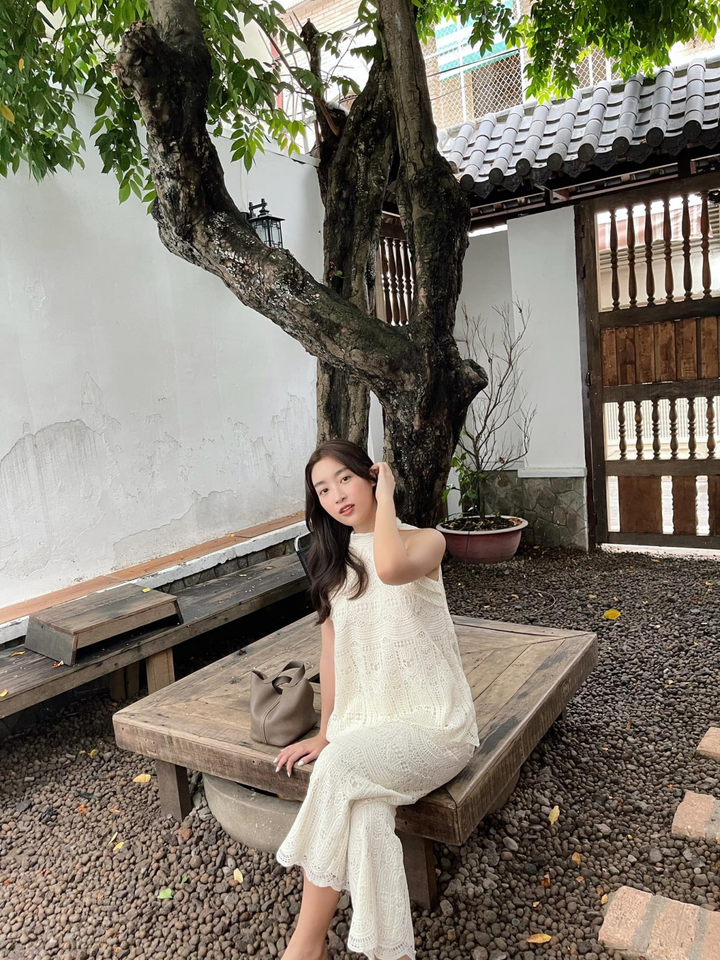 Ở nhà mùa dịch, hàng loạt sao Việt khoe ảnh chụp với áo tắm - 11