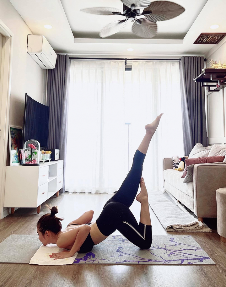 Ở nhà mùa dịch, hàng loạt sao Việt khoe ảnh chụp với áo tắm - 1