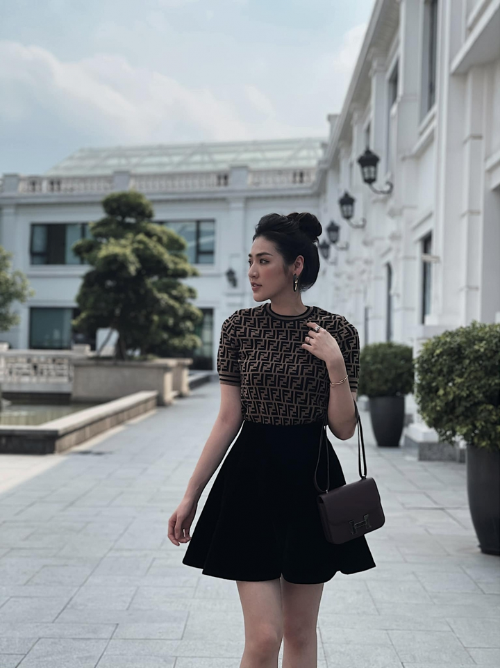 Ở nhà mùa dịch, hàng loạt sao Việt khoe ảnh chụp với áo tắm - 3