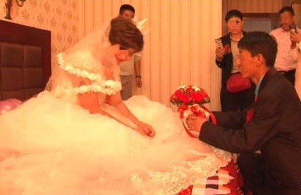 Lướt mạng, người đàn ông tá hỏa thấy vợ cưới người khác - 1