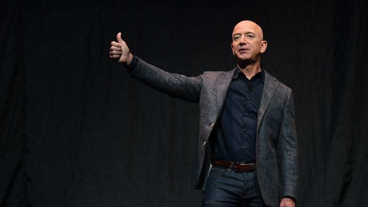 Tỷ phú Jeff Bezos sẽ từ chức CEO Amazon vào đầu tháng 7 - 1