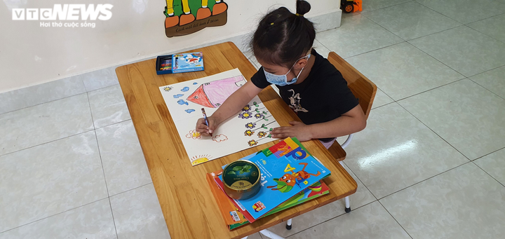 Cận cảnh lớp học thành khu cách ly của 34 trẻ mầm non ở Bắc Giang - 3