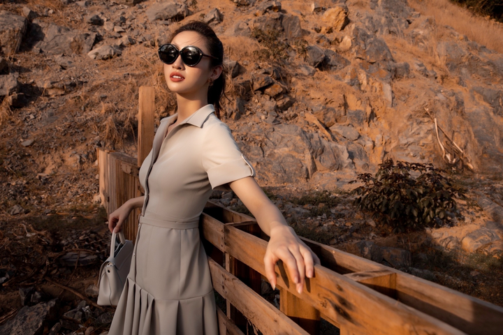 Hà Kiều Anh trẻ đẹp ngỡ ngàng khi chụp ảnh cùng hoa hậu kém 24 tuổi - 4