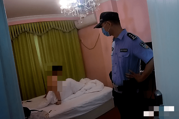 Chàng trai báo cảnh sát khi bạn gái đòi tự tử, không chịu chia tay - 1