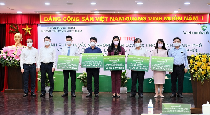 Vietcombank tài trợ 40 tỷ đồng ủng hộ, phòng chống dịch COVID-19 - 1