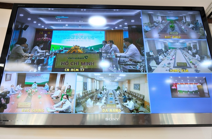 Vietcombank tài trợ 40 tỷ đồng ủng hộ, phòng chống dịch COVID-19 - 3