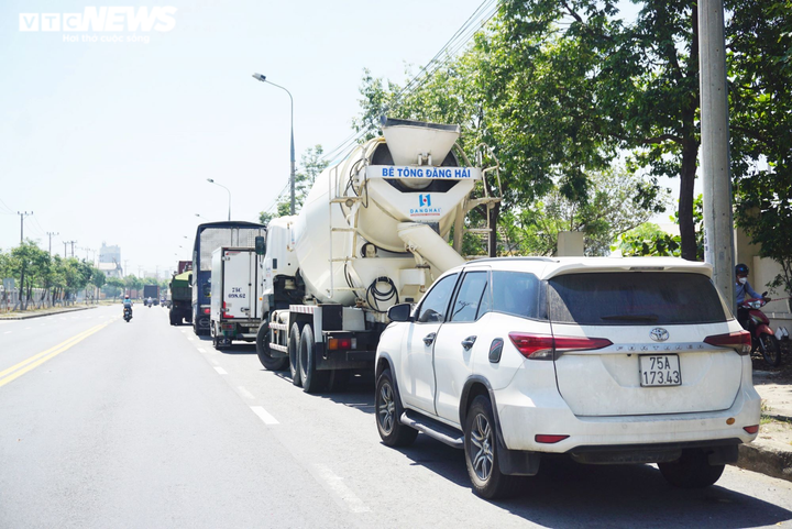 Ảnh: Đội nắng nóng 40 độ C bám chốt kiểm soát dịch COVID-19 - 7