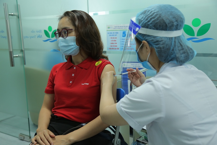 Petrovietnam trao ủng hộ 50 tỷ đồng cho Quỹ vaccine phòng COVID-19 - 1