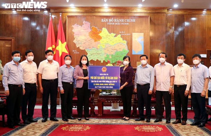 Phó Chủ tịch nước Võ Thị Ánh Xuân kiểm tra, động viên Bắc Ninh chống COVID-19 - 1