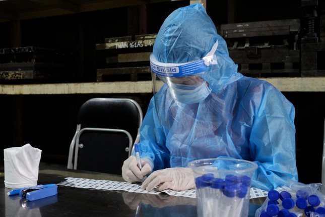 Xuyên đêm xét nghiệm 50.000 mẫu liên quan ổ dịch Hội thánh truyền giáo Phục Hưng - 4