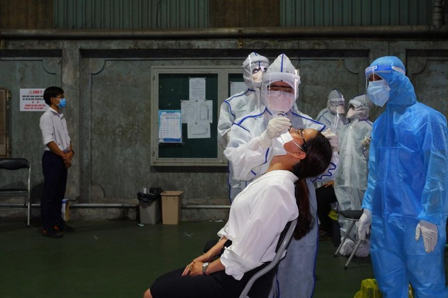 Xuyên đêm xét nghiệm 50.000 mẫu liên quan ổ dịch Hội thánh truyền giáo Phục Hưng - 6