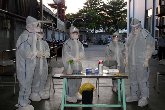 Xuyên đêm xét nghiệm 50.000 mẫu liên quan ổ dịch Hội thánh truyền giáo Phục Hưng - 1