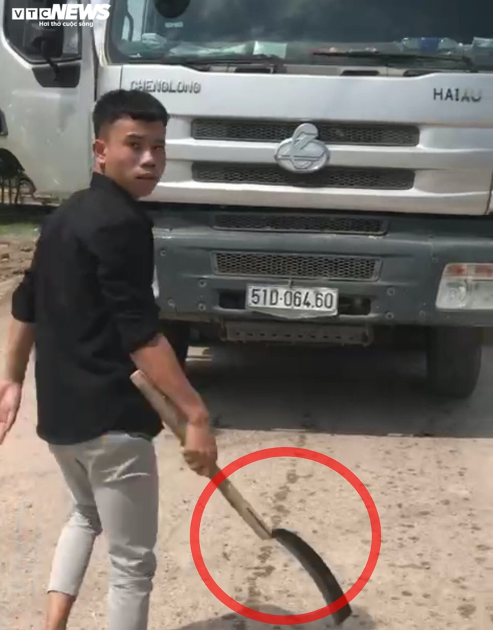 Nhân viên trạm BOT ở Đồng Nai bị tài xế đuổi chém - 1