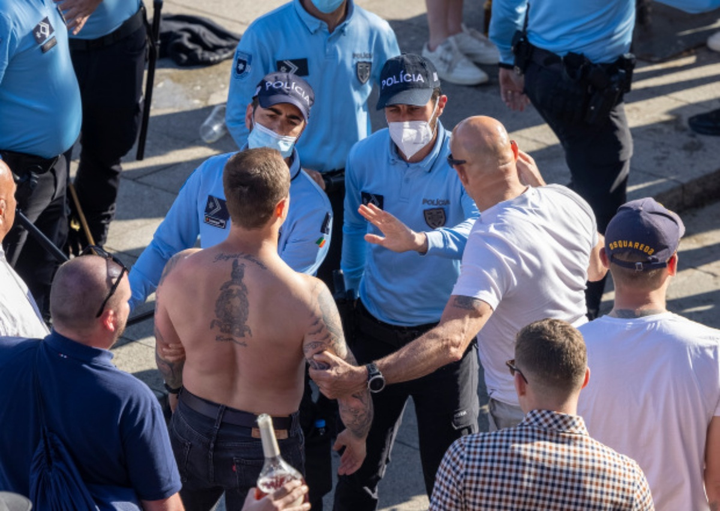 CĐV Man City và Chelsea loạn đả trước chung kết Champions League - 8