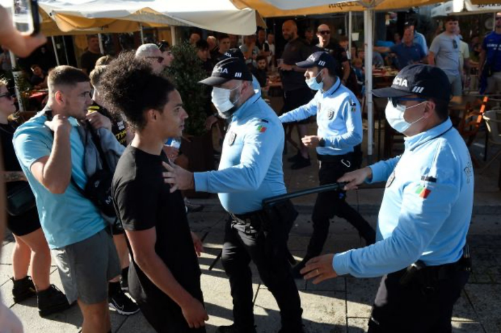 CĐV Man City và Chelsea loạn đả trước chung kết Champions League - 11