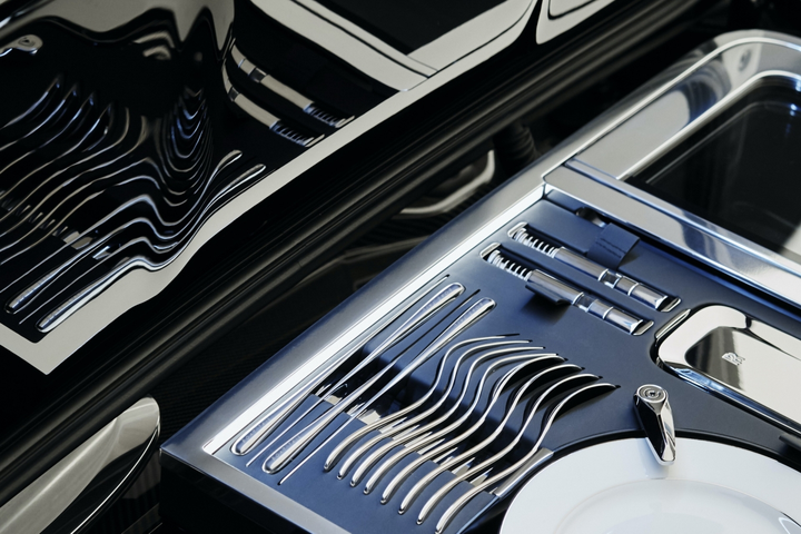 Rolls-Royce Boat Tail gây sốc với giá phá vỡ kỷ lục - 11