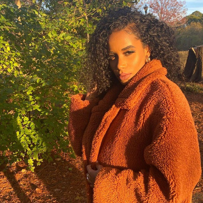 Bị chê 'quê một cục', Hoa hậu Thế giới 2019 lột xác quyến rũ sau 2 năm - 2